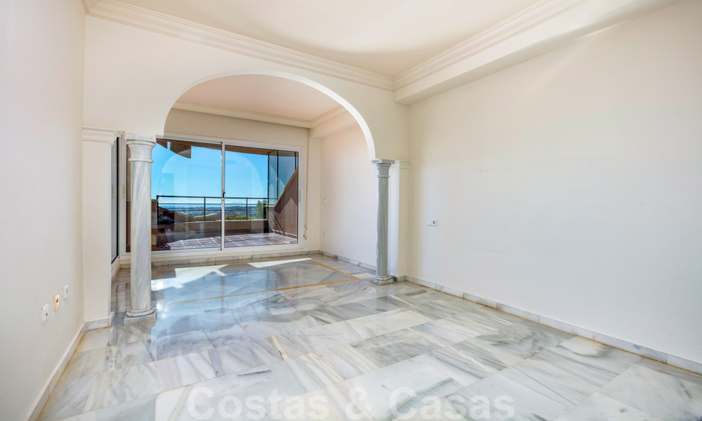 Vente d'un appartement spacieux avec vue panoramique sur la mer dans un resort de golf à Nueva Andalucia, Marbella 39149