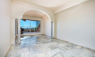 Vente d'un appartement spacieux avec vue panoramique sur la mer dans un resort de golf à Nueva Andalucia, Marbella 39149 