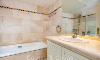 Vente d'un appartement spacieux avec vue panoramique sur la mer dans un resort de golf à Nueva Andalucia, Marbella 39151 