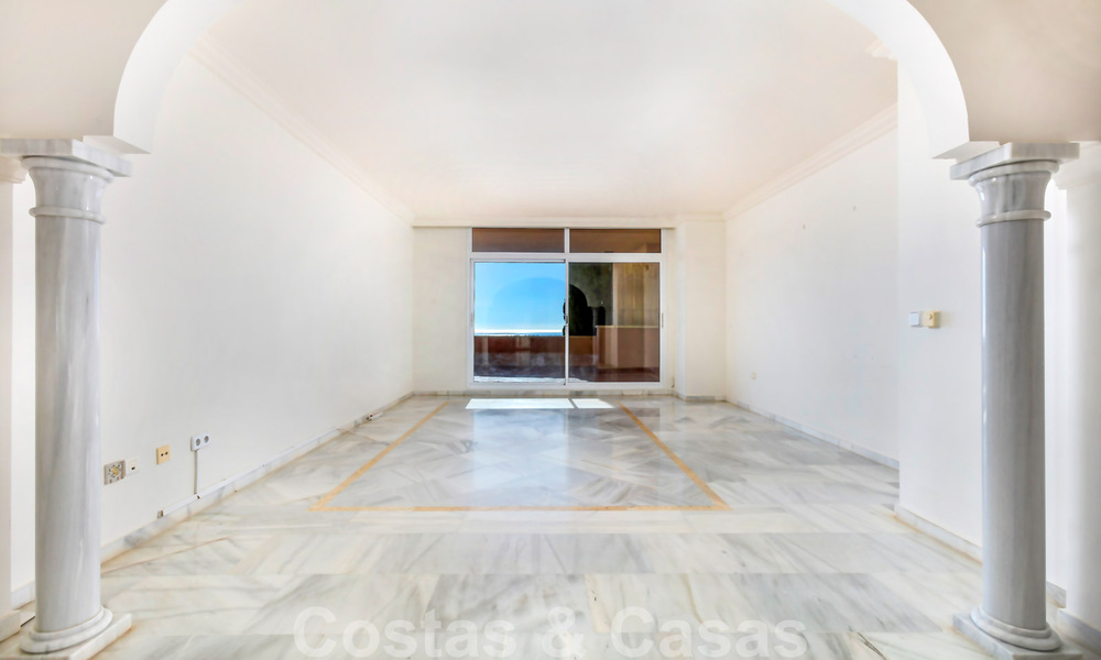 Vente d'un appartement spacieux avec vue panoramique sur la mer dans un resort de golf à Nueva Andalucia, Marbella 39155