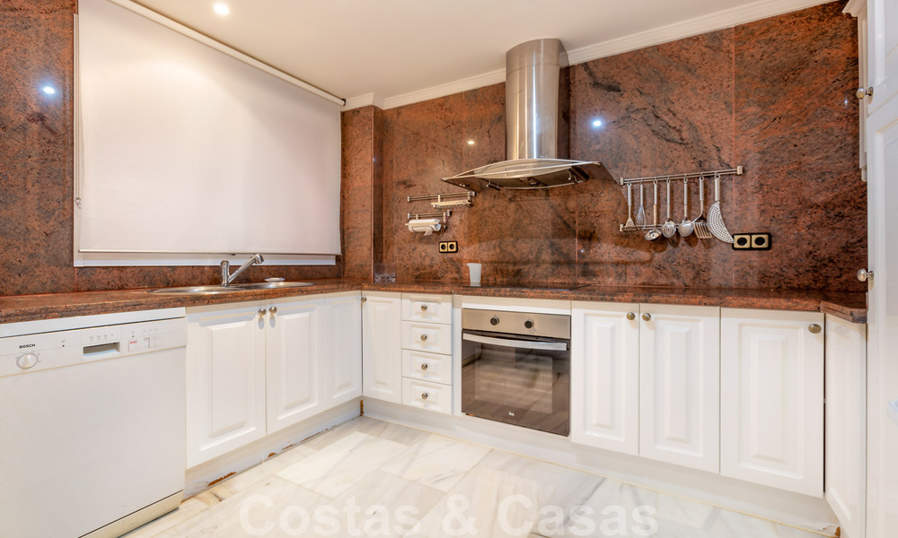 Vente d'un appartement spacieux avec vue panoramique sur la mer dans un resort de golf à Nueva Andalucia, Marbella 39158