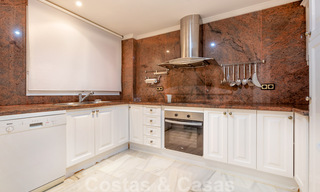 Vente d'un appartement spacieux avec vue panoramique sur la mer dans un resort de golf à Nueva Andalucia, Marbella 39158 