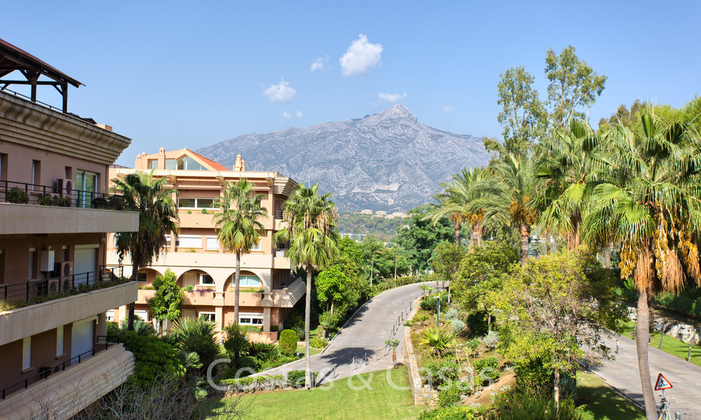 Vente d'un appartement spacieux avec vue panoramique sur la mer dans un resort de golf à Nueva Andalucia, Marbella 39160