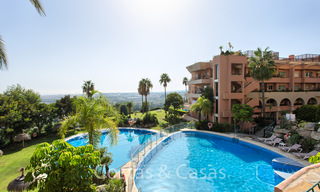 Vente d'un appartement spacieux avec vue panoramique sur la mer dans un resort de golf à Nueva Andalucia, Marbella 39163 