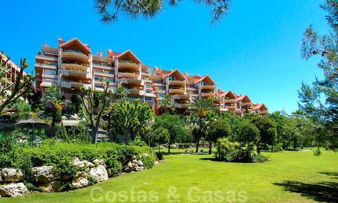 Vente d'un appartement spacieux avec vue panoramique sur la mer dans un resort de golf à Nueva Andalucia, Marbella 39673