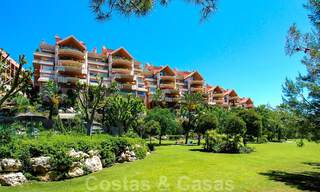 Vente d'un appartement spacieux avec vue panoramique sur la mer dans un resort de golf à Nueva Andalucia, Marbella 39673 