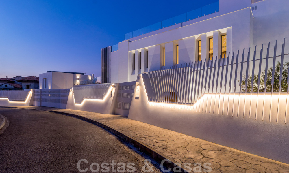 Villa de luxe ultramoderne à couper le souffle, à vendre avec vue panoramique sur la mer à Nueva Andalucia, Marbella, à distance de marche de Puerto Banus 39192
