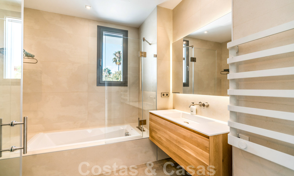 Villa de luxe ultramoderne à couper le souffle, à vendre avec vue panoramique sur la mer à Nueva Andalucia, Marbella, à distance de marche de Puerto Banus 39198