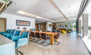 Villa de luxe ultramoderne à couper le souffle, à vendre avec vue panoramique sur la mer à Nueva Andalucia, Marbella, à distance de marche de Puerto Banus 39201 