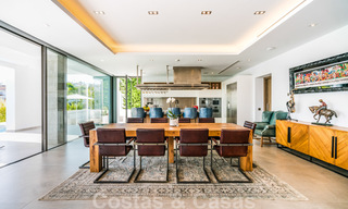 Villa de luxe ultramoderne à couper le souffle, à vendre avec vue panoramique sur la mer à Nueva Andalucia, Marbella, à distance de marche de Puerto Banus 39204 