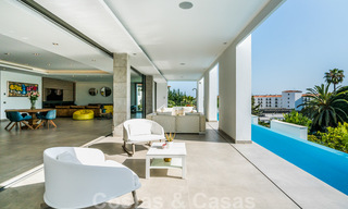 Villa de luxe ultramoderne à couper le souffle, à vendre avec vue panoramique sur la mer à Nueva Andalucia, Marbella, à distance de marche de Puerto Banus 39205 
