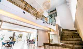 Villa de luxe ultramoderne à couper le souffle, à vendre avec vue panoramique sur la mer à Nueva Andalucia, Marbella, à distance de marche de Puerto Banus 39207 