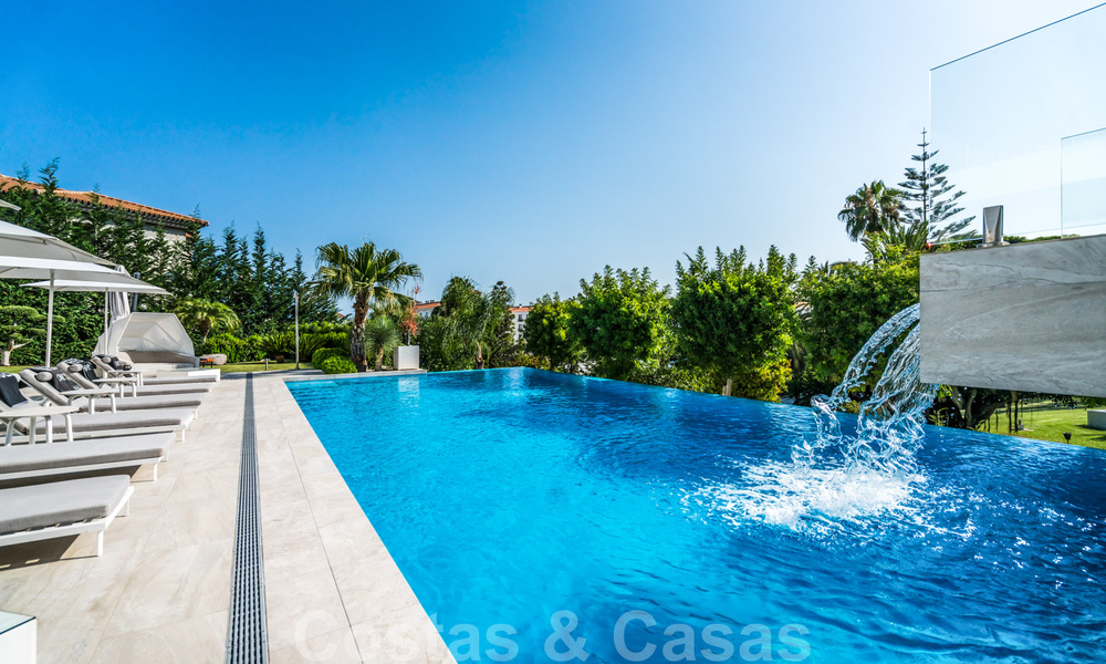 Villa de luxe ultramoderne à couper le souffle, à vendre avec vue panoramique sur la mer à Nueva Andalucia, Marbella, à distance de marche de Puerto Banus 39209