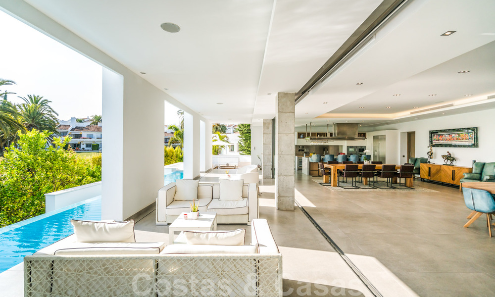 Villa de luxe ultramoderne à couper le souffle, à vendre avec vue panoramique sur la mer à Nueva Andalucia, Marbella, à distance de marche de Puerto Banus 39212