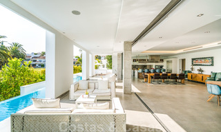 Villa de luxe ultramoderne à couper le souffle, à vendre avec vue panoramique sur la mer à Nueva Andalucia, Marbella, à distance de marche de Puerto Banus 39212 