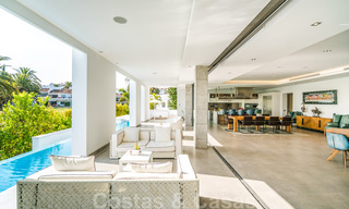 Villa de luxe ultramoderne à couper le souffle, à vendre avec vue panoramique sur la mer à Nueva Andalucia, Marbella, à distance de marche de Puerto Banus 39212 