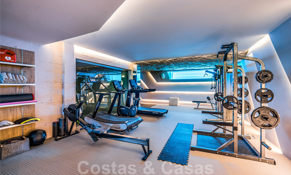 Villa de luxe ultramoderne à couper le souffle, à vendre avec vue panoramique sur la mer à Nueva Andalucia, Marbella, à distance de marche de Puerto Banus 39213