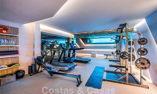 Villa de luxe ultramoderne à couper le souffle, à vendre avec vue panoramique sur la mer à Nueva Andalucia, Marbella, à distance de marche de Puerto Banus 39213 