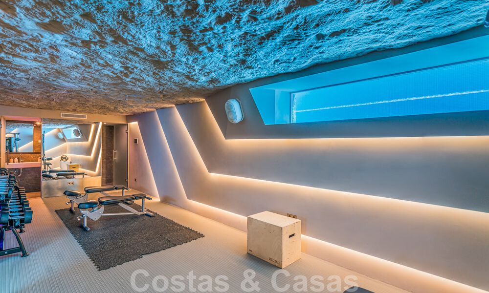 Villa de luxe ultramoderne à couper le souffle, à vendre avec vue panoramique sur la mer à Nueva Andalucia, Marbella, à distance de marche de Puerto Banus 39214
