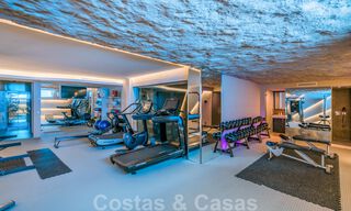 Villa de luxe ultramoderne à couper le souffle, à vendre avec vue panoramique sur la mer à Nueva Andalucia, Marbella, à distance de marche de Puerto Banus 39215 