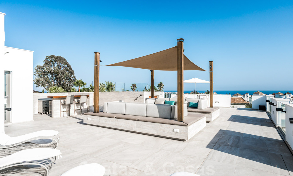 Villa de luxe ultramoderne à couper le souffle, à vendre avec vue panoramique sur la mer à Nueva Andalucia, Marbella, à distance de marche de Puerto Banus 39220