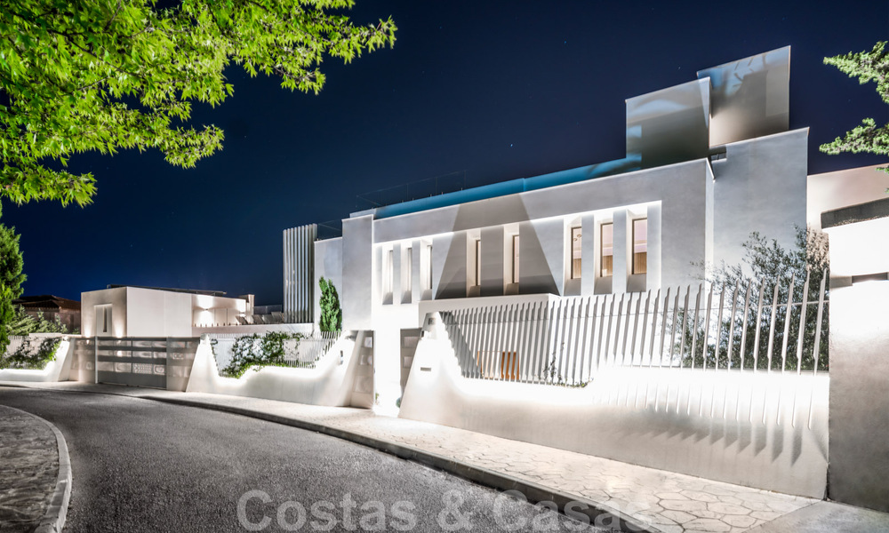 Villa de luxe ultramoderne à couper le souffle, à vendre avec vue panoramique sur la mer à Nueva Andalucia, Marbella, à distance de marche de Puerto Banus 39221