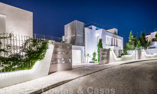 Villa de luxe ultramoderne à couper le souffle, à vendre avec vue panoramique sur la mer à Nueva Andalucia, Marbella, à distance de marche de Puerto Banus 39222 