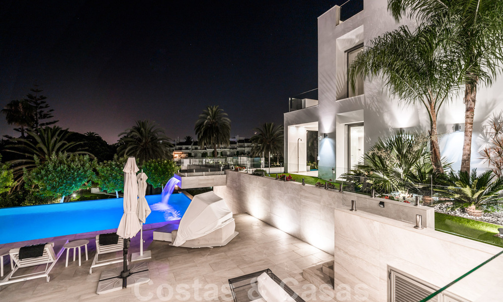 Villa de luxe ultramoderne à couper le souffle, à vendre avec vue panoramique sur la mer à Nueva Andalucia, Marbella, à distance de marche de Puerto Banus 39223
