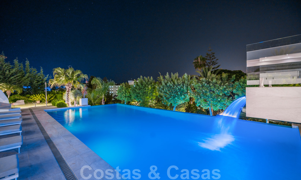 Villa de luxe ultramoderne à couper le souffle, à vendre avec vue panoramique sur la mer à Nueva Andalucia, Marbella, à distance de marche de Puerto Banus 39225
