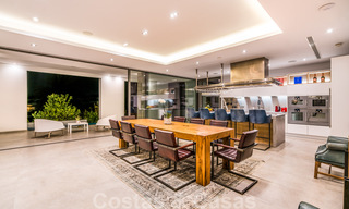 Villa de luxe ultramoderne à couper le souffle, à vendre avec vue panoramique sur la mer à Nueva Andalucia, Marbella, à distance de marche de Puerto Banus 39230 