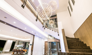 Villa de luxe ultramoderne à couper le souffle, à vendre avec vue panoramique sur la mer à Nueva Andalucia, Marbella, à distance de marche de Puerto Banus 39235 