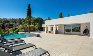 Villa contemporaine de luxe à vendre, en première ligne du resort de golf Las Brisas, avec vue imprenable à Nueva Andalucia, Marbella 39242 