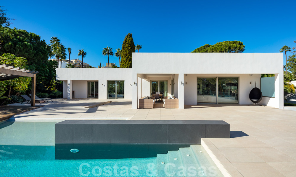 Villa contemporaine de luxe à vendre, en première ligne du resort de golf Las Brisas, avec vue imprenable à Nueva Andalucia, Marbella 39243