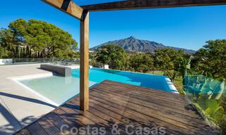 Villa contemporaine de luxe à vendre, en première ligne du resort de golf Las Brisas, avec vue imprenable à Nueva Andalucia, Marbella 39244 