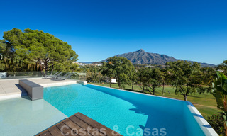 Villa contemporaine de luxe à vendre, en première ligne du resort de golf Las Brisas, avec vue imprenable à Nueva Andalucia, Marbella 39245 