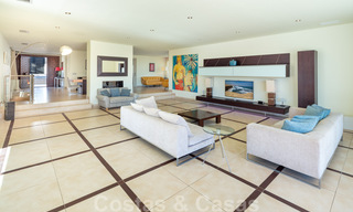 Villa contemporaine de luxe à vendre, en première ligne du resort de golf Las Brisas, avec vue imprenable à Nueva Andalucia, Marbella 39248 