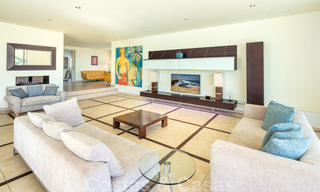 Villa contemporaine de luxe à vendre, en première ligne du resort de golf Las Brisas, avec vue imprenable à Nueva Andalucia, Marbella 39249 