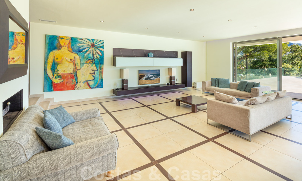 Villa contemporaine de luxe à vendre, en première ligne du resort de golf Las Brisas, avec vue imprenable à Nueva Andalucia, Marbella 39250