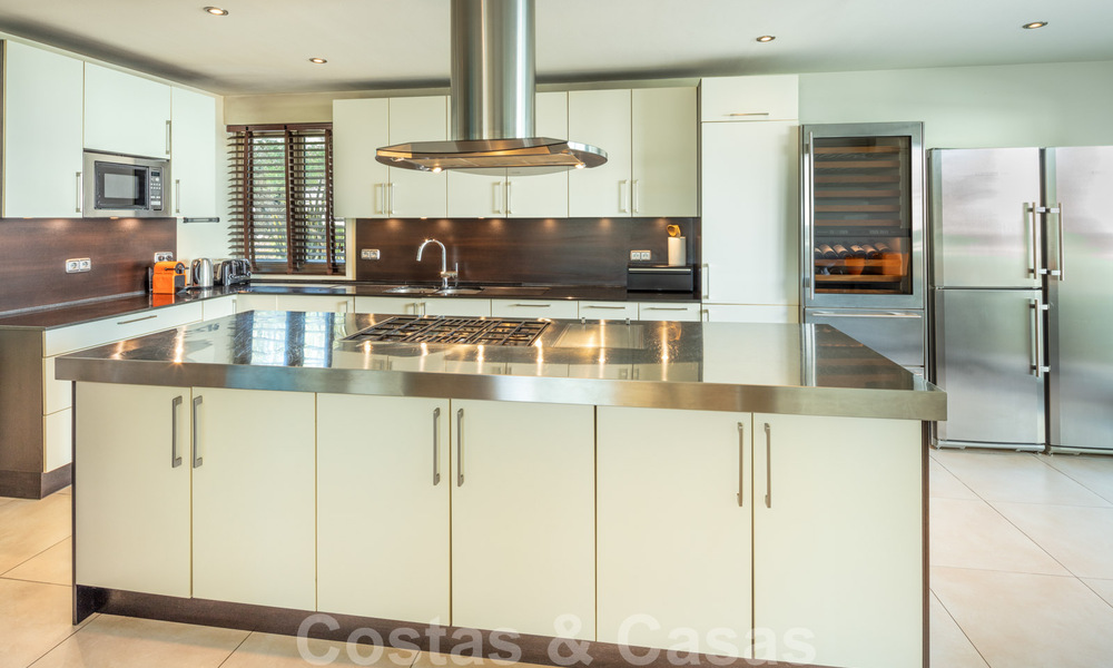 Villa contemporaine de luxe à vendre, en première ligne du resort de golf Las Brisas, avec vue imprenable à Nueva Andalucia, Marbella 39251