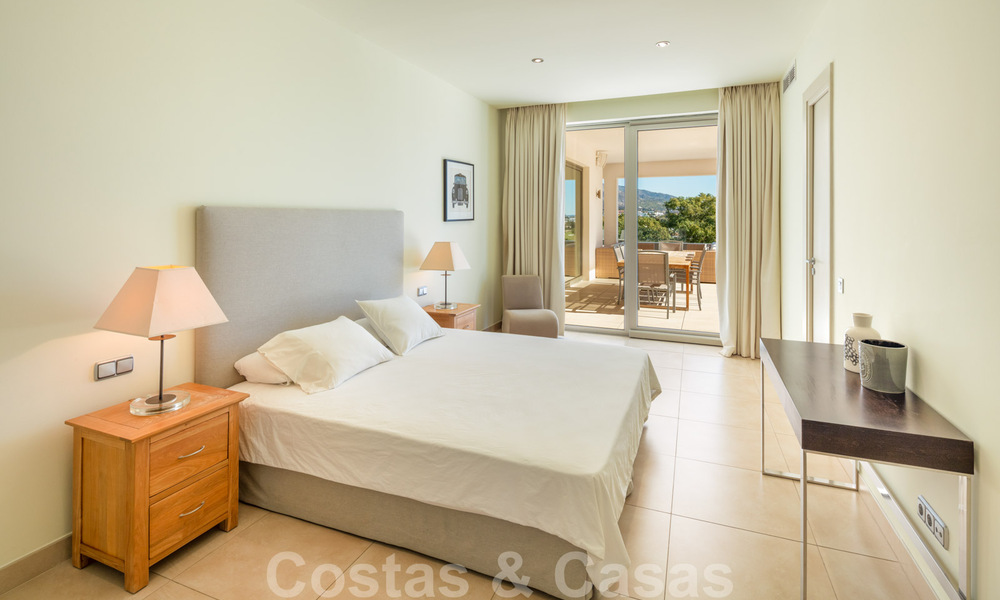 Villa contemporaine de luxe à vendre, en première ligne du resort de golf Las Brisas, avec vue imprenable à Nueva Andalucia, Marbella 39255