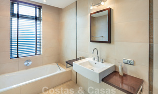 Villa contemporaine de luxe à vendre, en première ligne du resort de golf Las Brisas, avec vue imprenable à Nueva Andalucia, Marbella 39256 