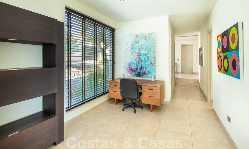 Villa contemporaine de luxe à vendre, en première ligne du resort de golf Las Brisas, avec vue imprenable à Nueva Andalucia, Marbella 39258