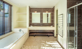 Villa contemporaine de luxe à vendre, en première ligne du resort de golf Las Brisas, avec vue imprenable à Nueva Andalucia, Marbella 39260 