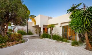 Villa contemporaine de luxe à vendre, en première ligne du resort de golf Las Brisas, avec vue imprenable à Nueva Andalucia, Marbella 39267 