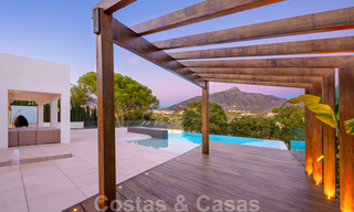 Villa contemporaine de luxe à vendre, en première ligne du resort de golf Las Brisas, avec vue imprenable à Nueva Andalucia, Marbella 39269 
