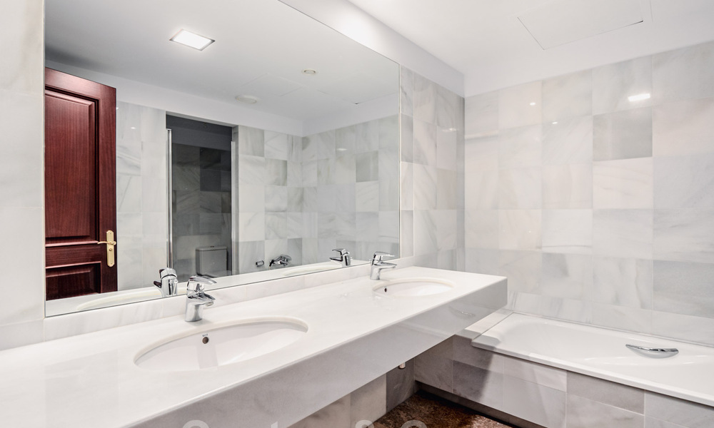 Villa de luxe de style méditerranéen à vendre avec vue sur la mer dans un complexe de golf cinq étoiles à Benahavis - Marbella 39274