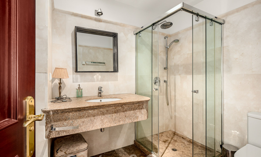 Villa de luxe de style méditerranéen à vendre avec vue sur la mer dans un complexe de golf cinq étoiles à Benahavis - Marbella 39285