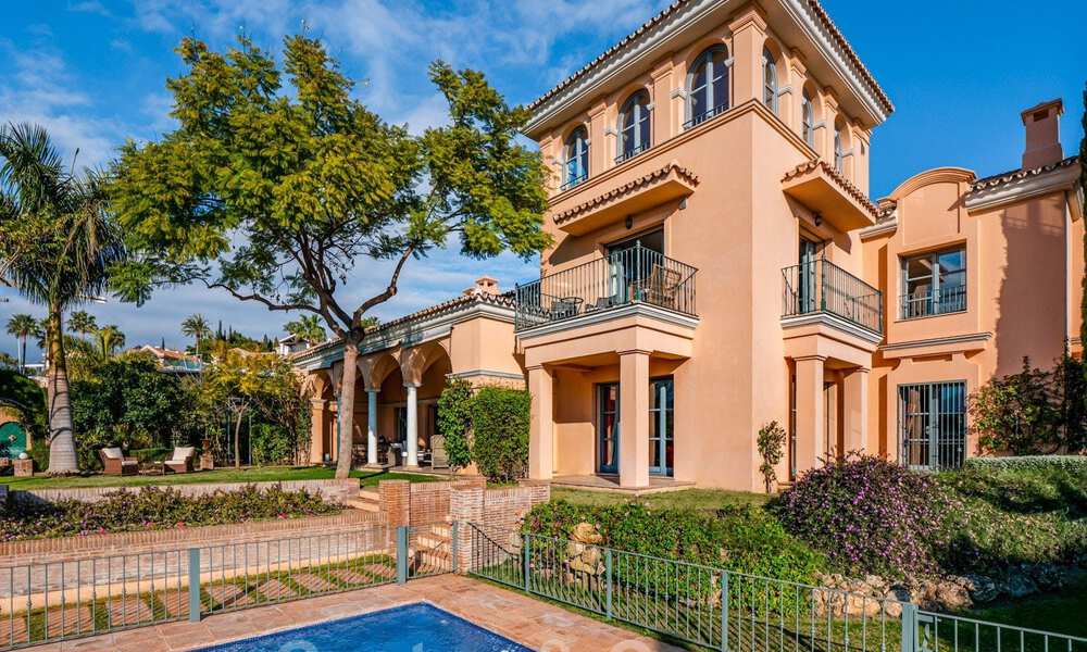 Villa de luxe de style méditerranéen à vendre avec vue sur la mer dans un complexe de golf cinq étoiles à Benahavis - Marbella 39302