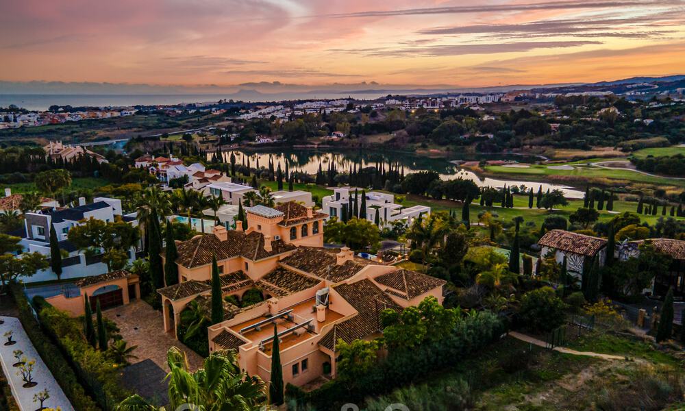 Villa de luxe de style méditerranéen à vendre avec vue sur la mer dans un complexe de golf cinq étoiles à Benahavis - Marbella 39307