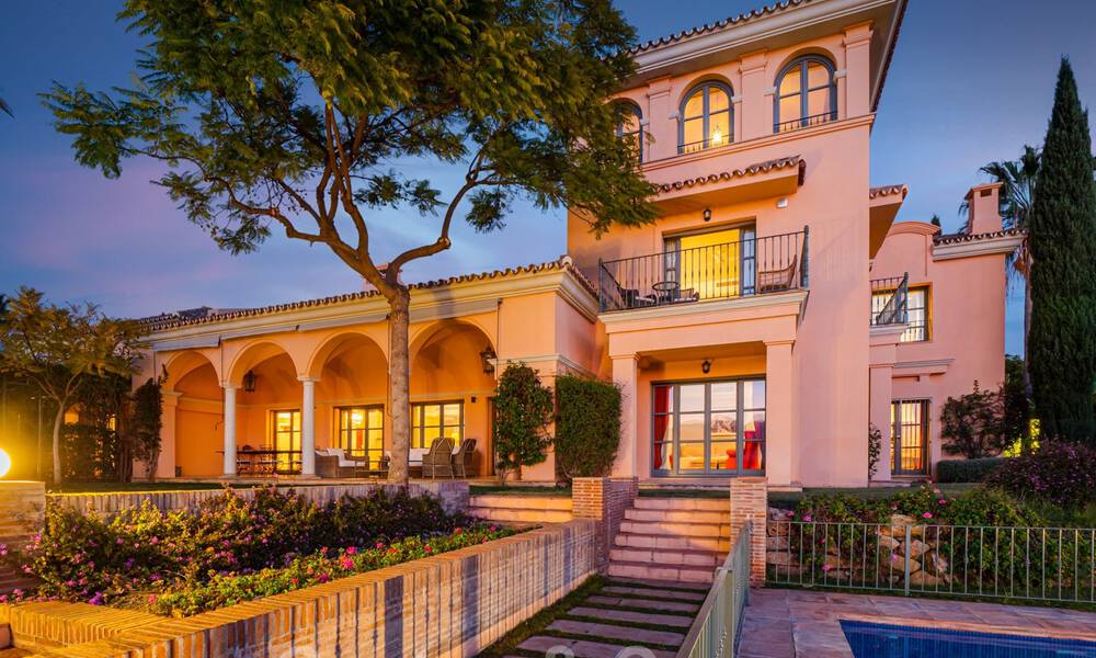 Villa de luxe de style méditerranéen à vendre avec vue sur la mer dans un complexe de golf cinq étoiles à Benahavis - Marbella 39308
